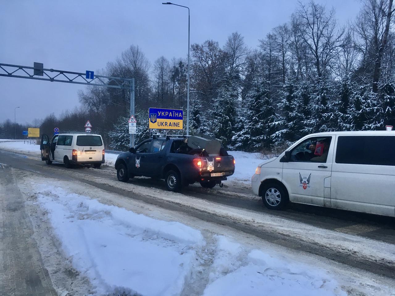 Konvoi von dali bude an der ukrainischen Grenze im Schnee